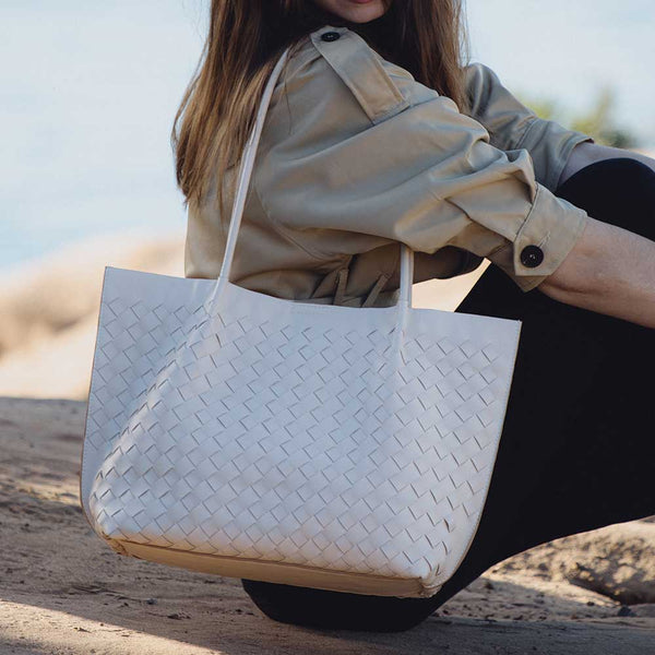 Melie Bianco Victoria Handbag [bone]