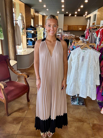 BYU Sabbia Pleated Maxi Dress